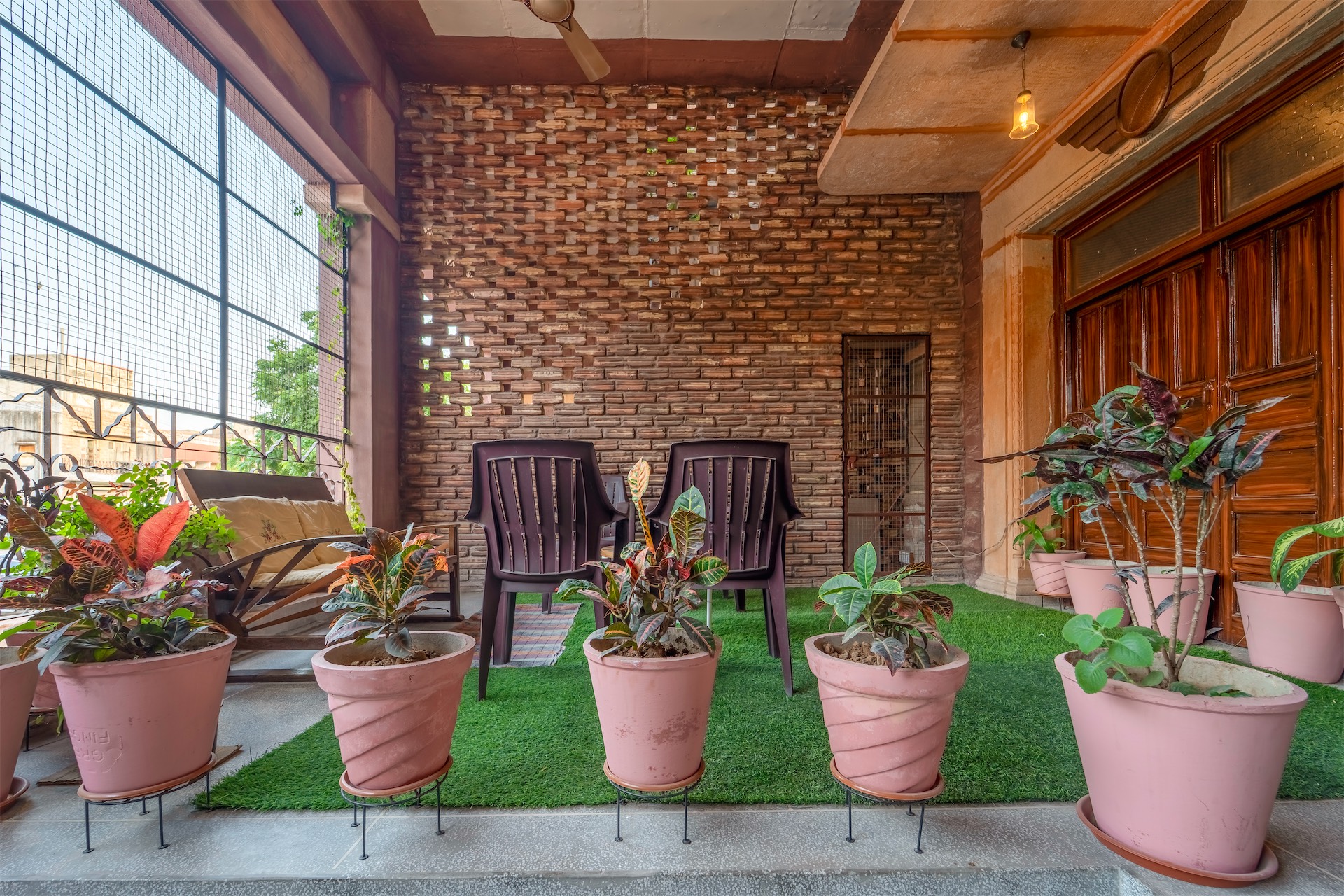 Entrance sitting area with traditional decor