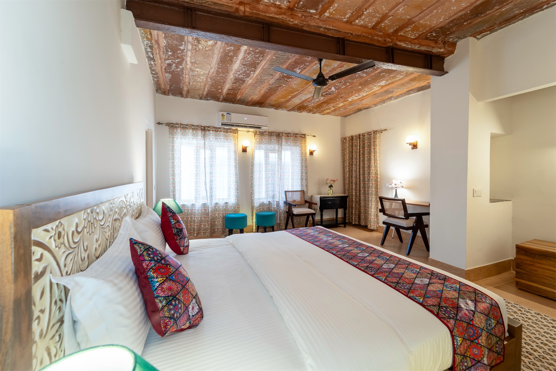 Comfort Deluxe — exposed stone ceiling view